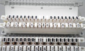 安装电话交换机必备的配件材料之“科隆条”可让线路更加美观易维护